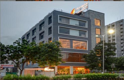 Pinnacle Grand Hotel