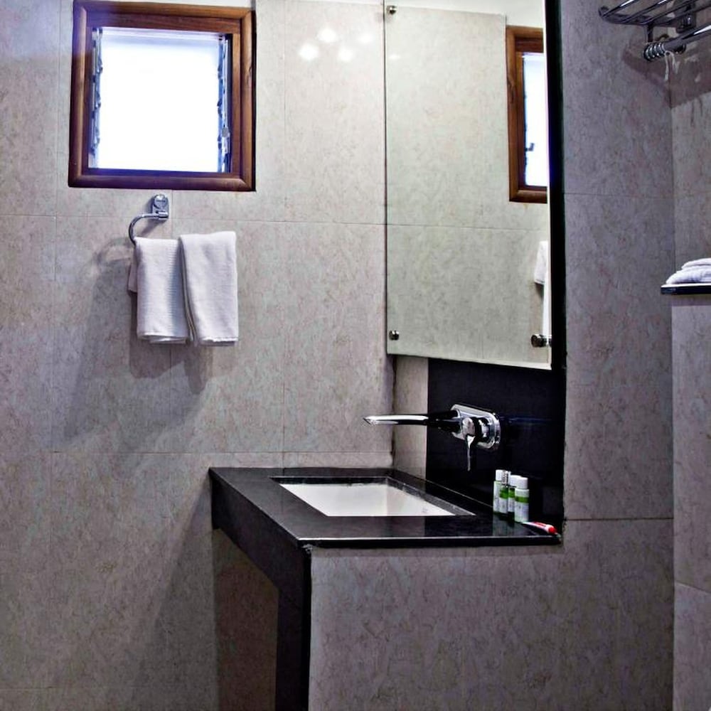 Hotel Rains Inn