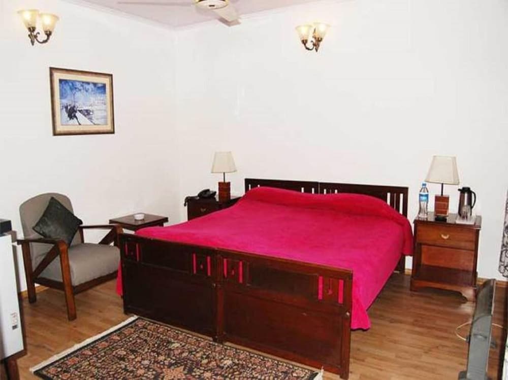Nedou's Hotel