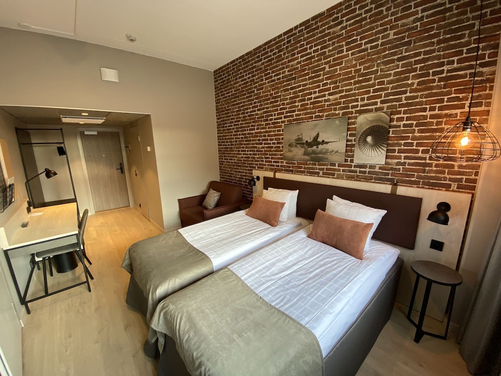 Skyline Airport Hotel