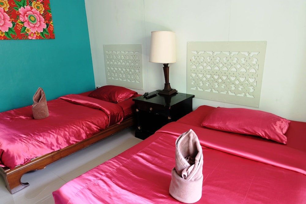 Baanrak Amphawa Homestay