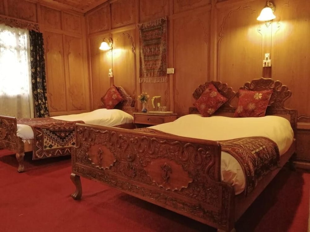 New Kolohai Houseboats