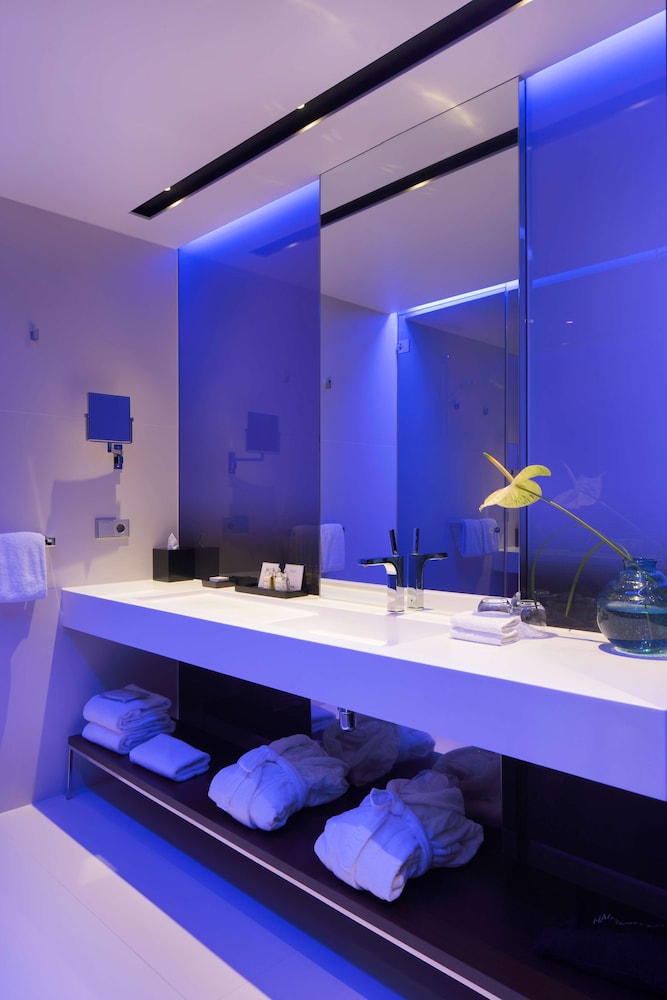 art'otel Amsterdam powered by Radisson Hotels