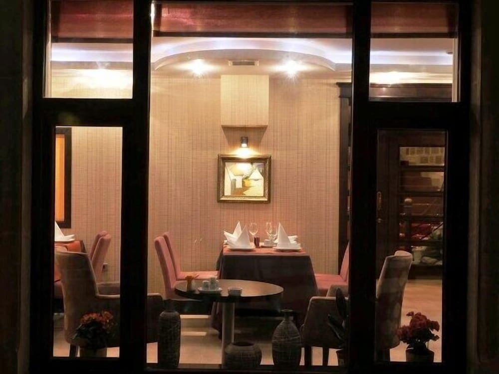 Riviera Hotel