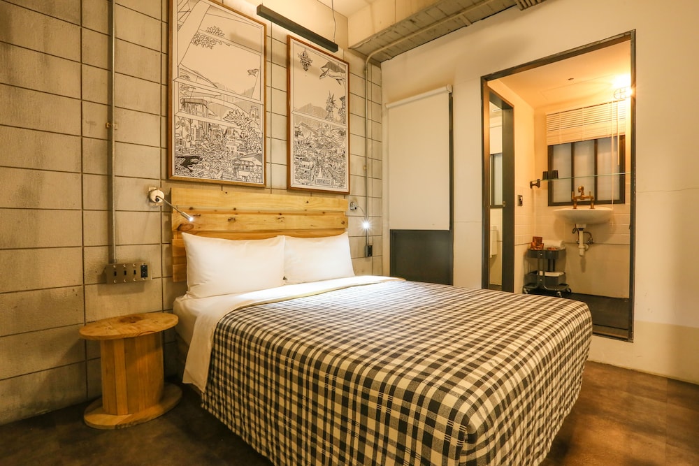 Hotel Papa Whale