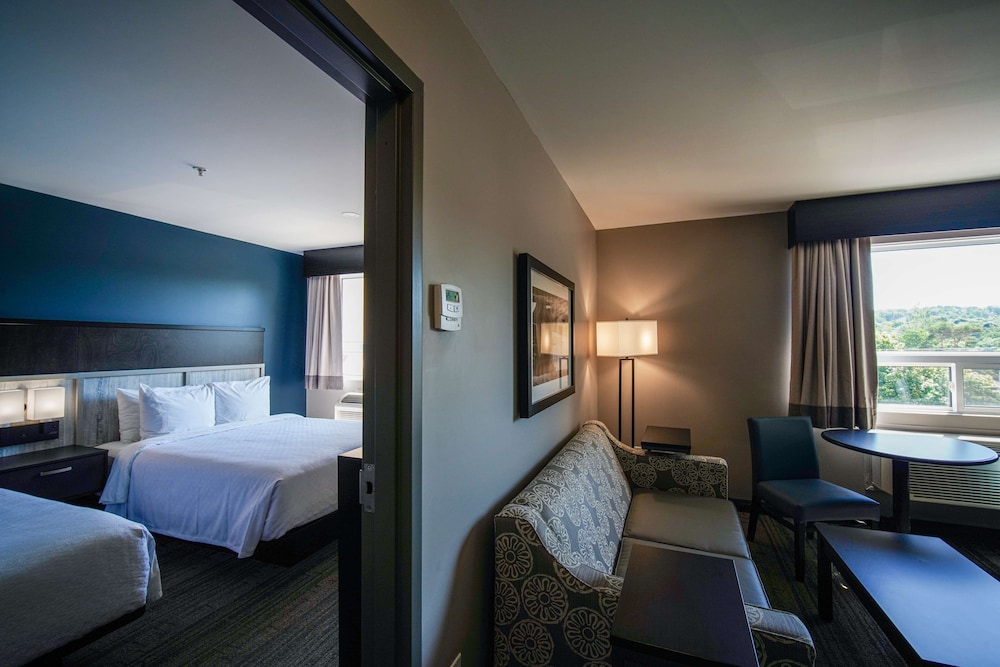 Best Western Plus Chocolate Lake Hotel