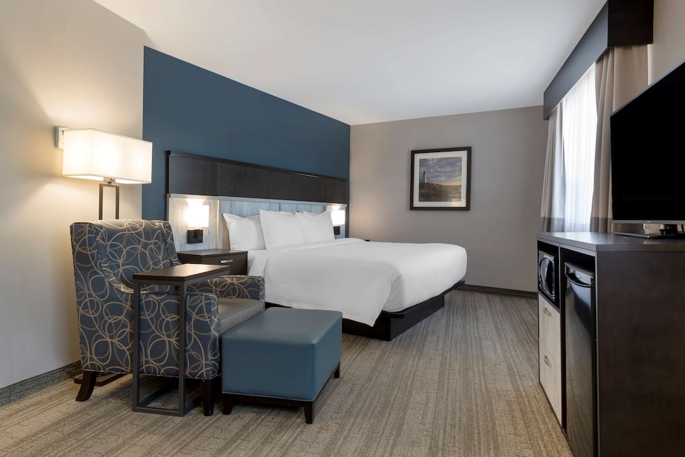 Best Western Plus Chocolate Lake Hotel