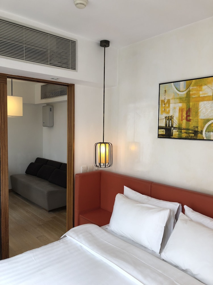 CHI Residence 279