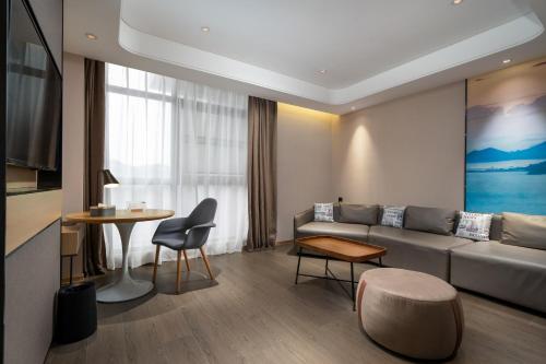 Atour S Hotel Shenzhen Longgang Zhonghaixin