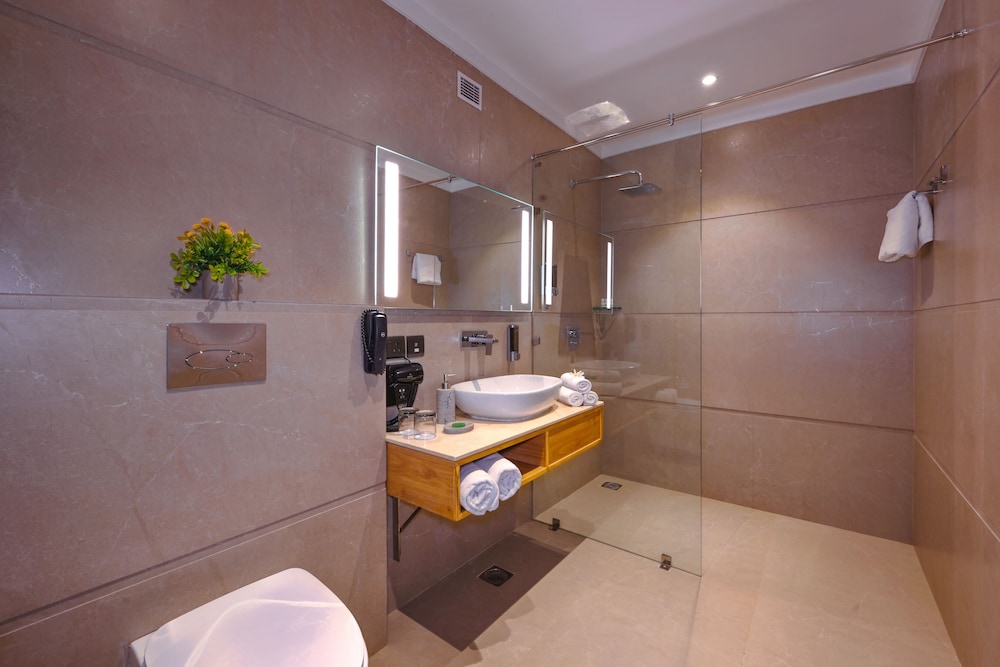 Royale Sarovar Portico Agra