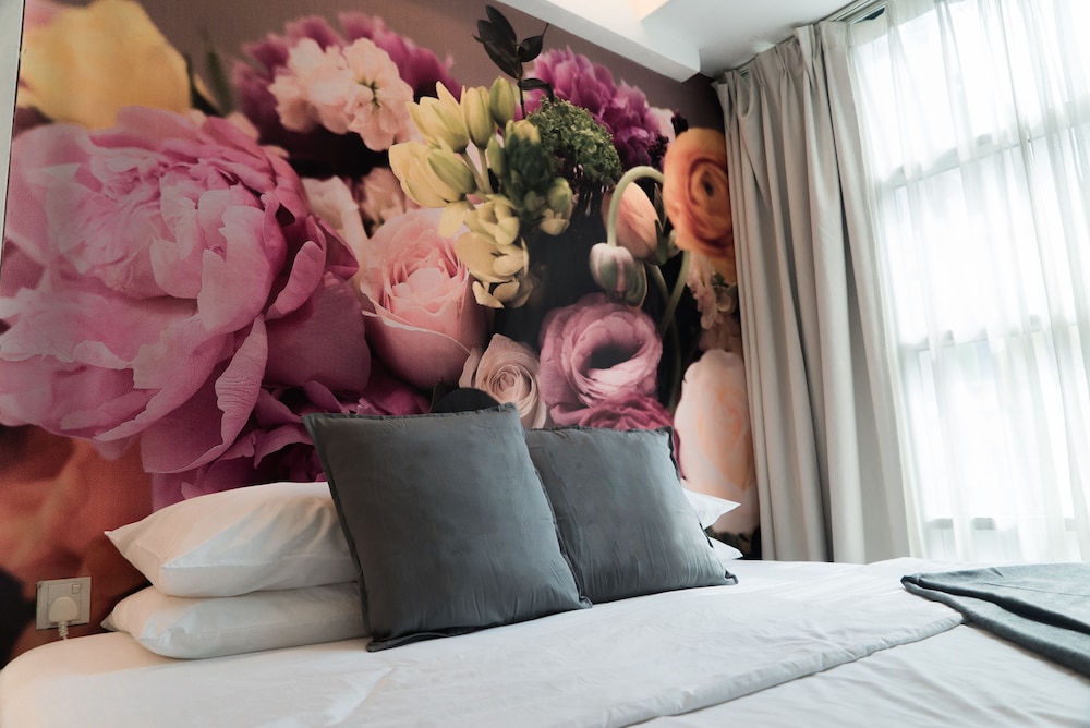 V Garden Hotel