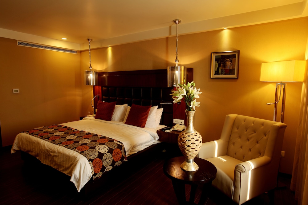 Paradigm Sarovar Portico - A Sarovar Hotel