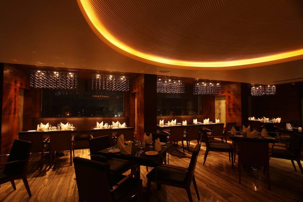 Paradigm Sarovar Portico - A Sarovar Hotel