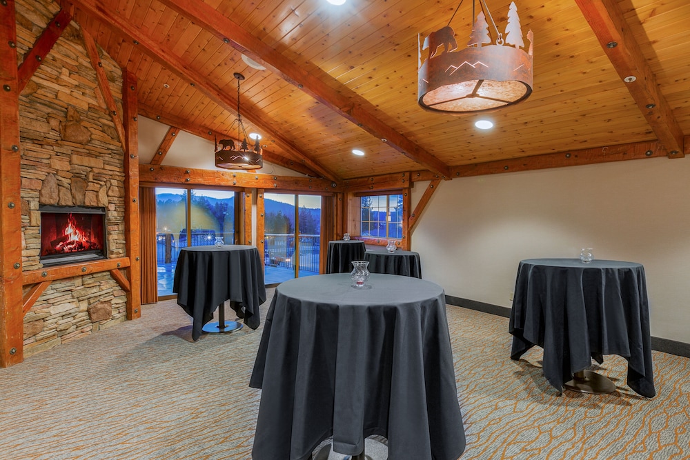 Holiday Inn Resort The Lodge At Big Bear Lake by IHG