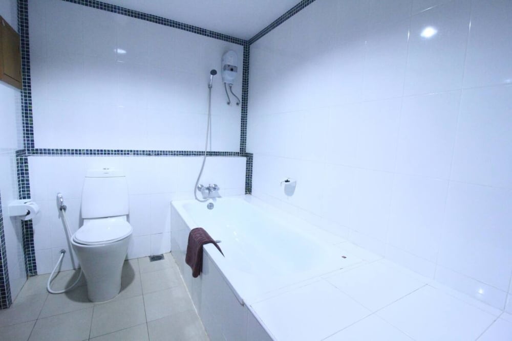 Convenient Grand Plus Hotel Suvarnabhumi