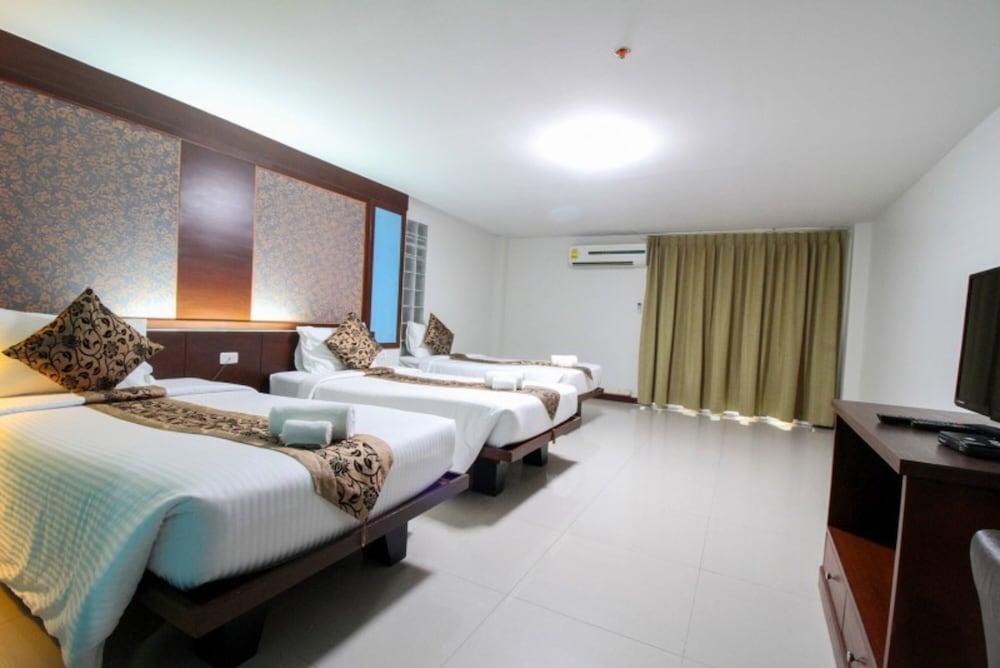 Convenient Grand Plus Hotel Suvarnabhumi