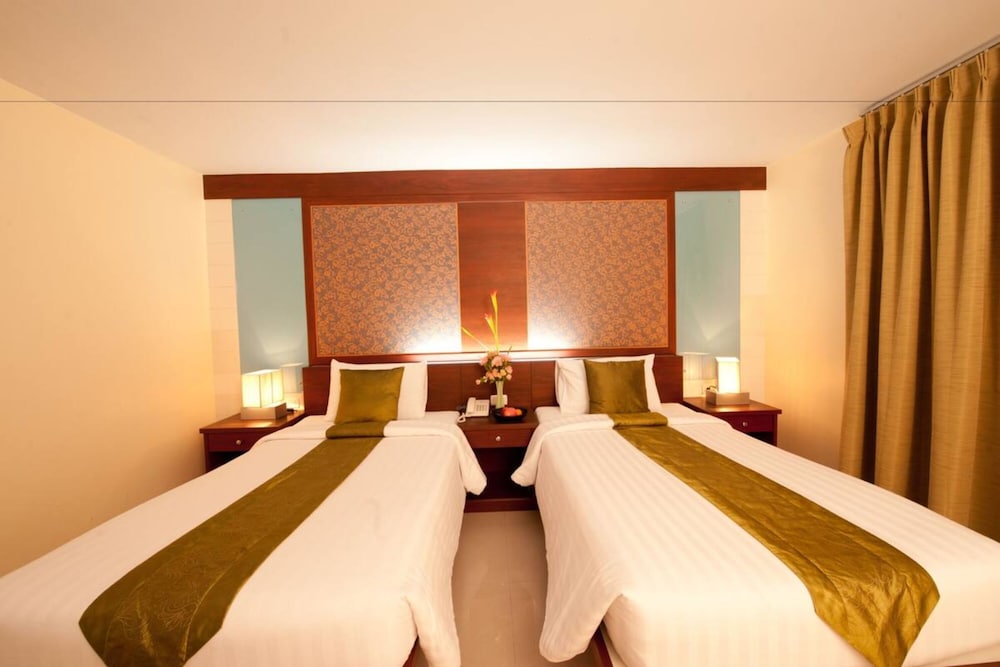 Convenient Grand Plus Hotel Suvarnabhumi