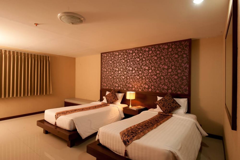 Convenient Grand Plus Hotel Suvarnabhumi
