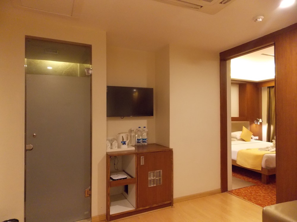 Hotel Silver Cloud, Ahmedabad
