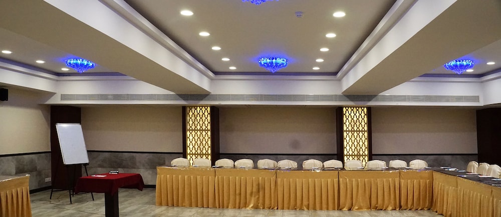 Hotel Silver Cloud, Ahmedabad