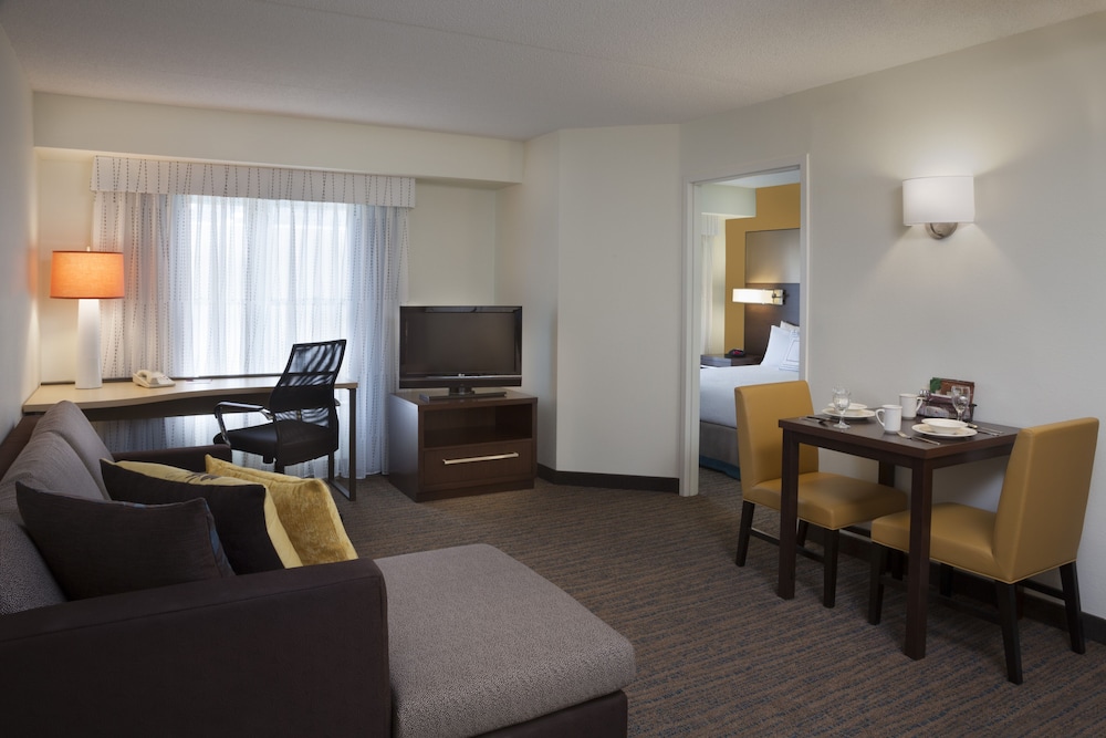Cambridge Suites Mississauga