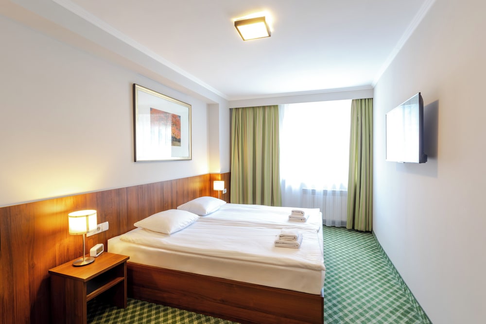 Hit Hotel