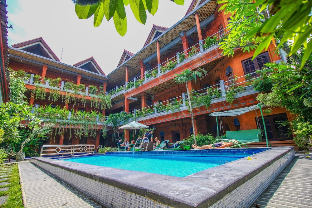 Hotel Lumbung Sari Legian