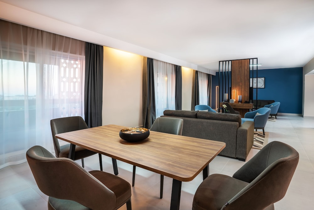 Hotel Holiday International