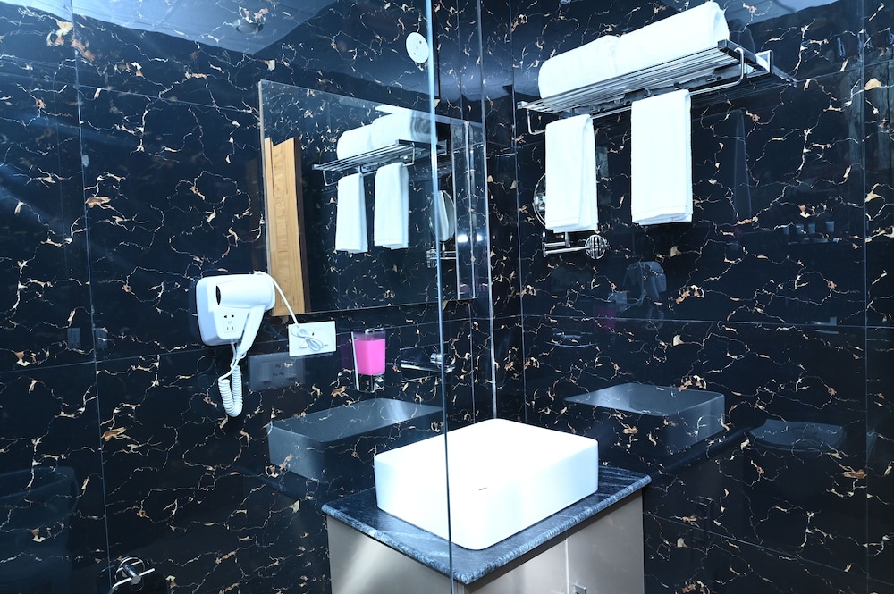 SPT Clarks Inn Suites Mandi