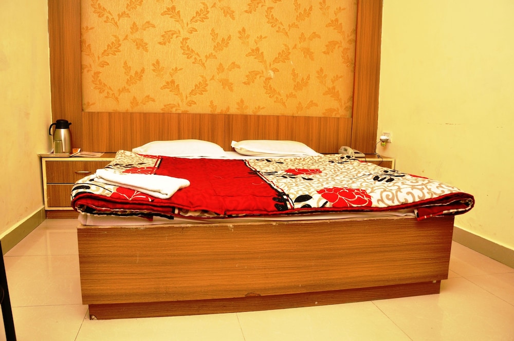 HOTEL SUDARSHAN PALACE