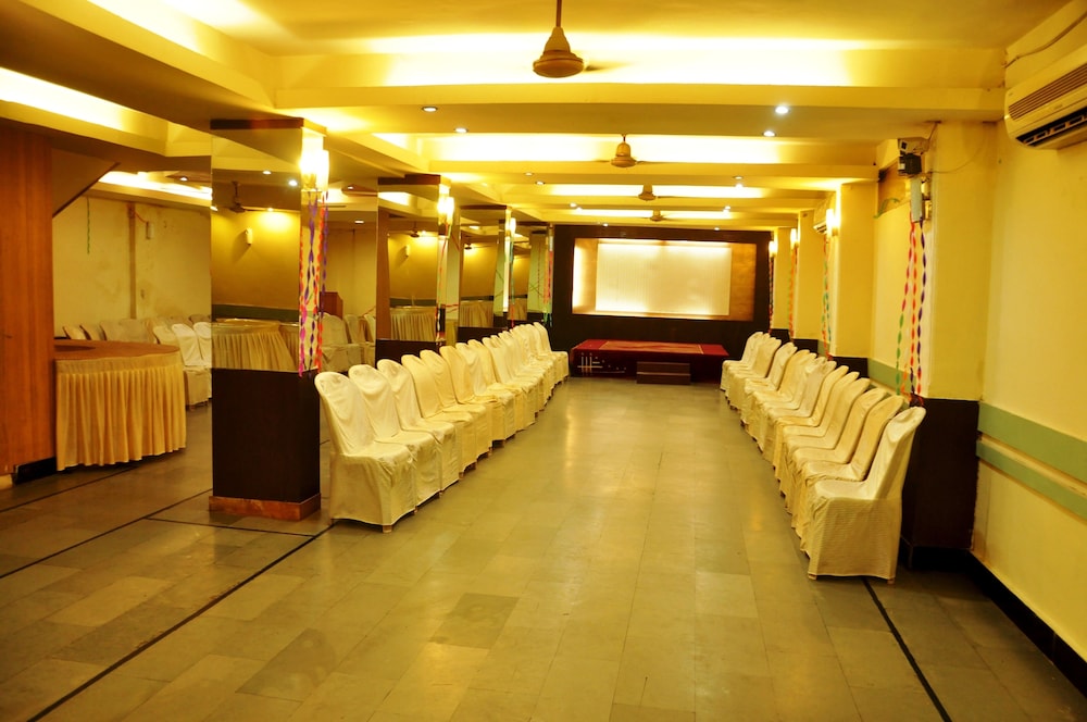 HOTEL SUDARSHAN PALACE