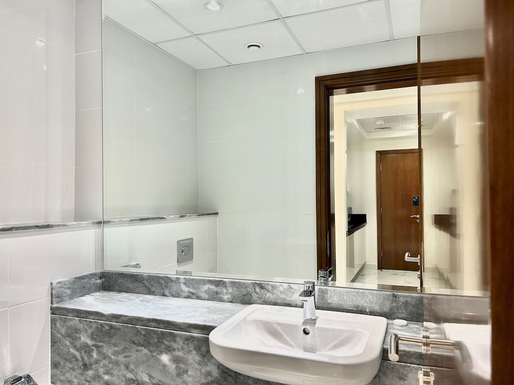 Stunning 1Bedroom with balcony in Al Habtoor city 