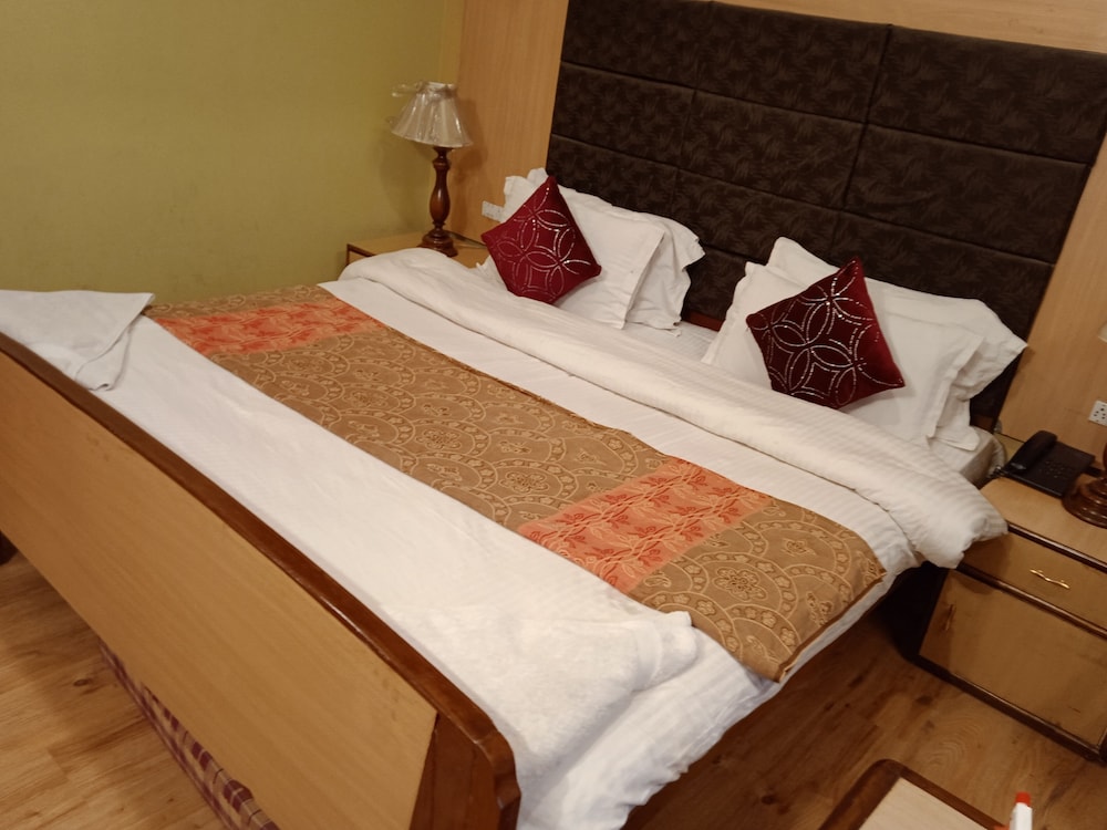 Hotel New Mamta Pure Veg Near By Dal Lake