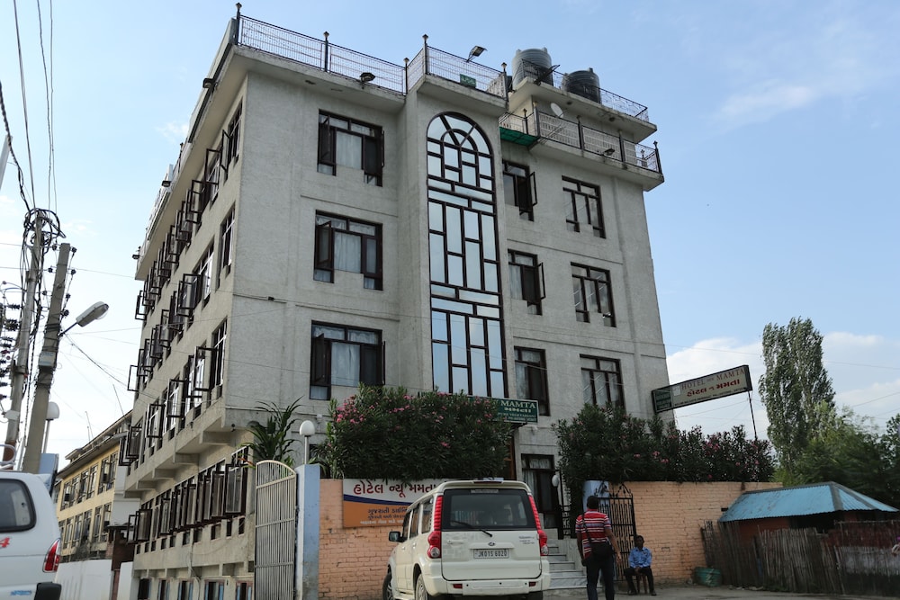 Hotel New Mamta Pure Veg Near By Dal Lake