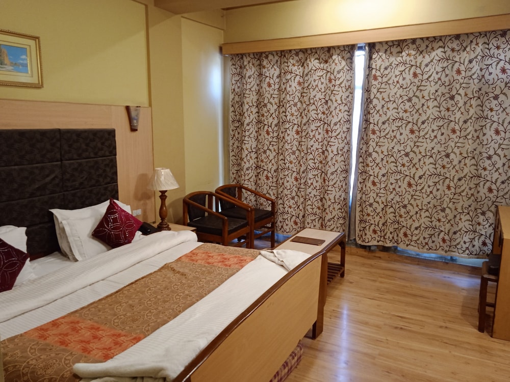 Hotel New Mamta Pure Veg Near By Dal Lake