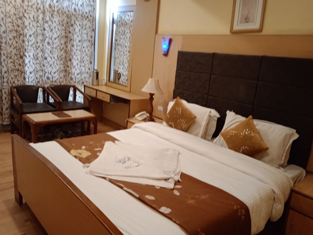 Hotel New Mamta Pure Veg Near By Dal Lake