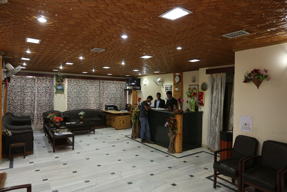 Hotel New Mamta Pure Veg Near By Dal Lake