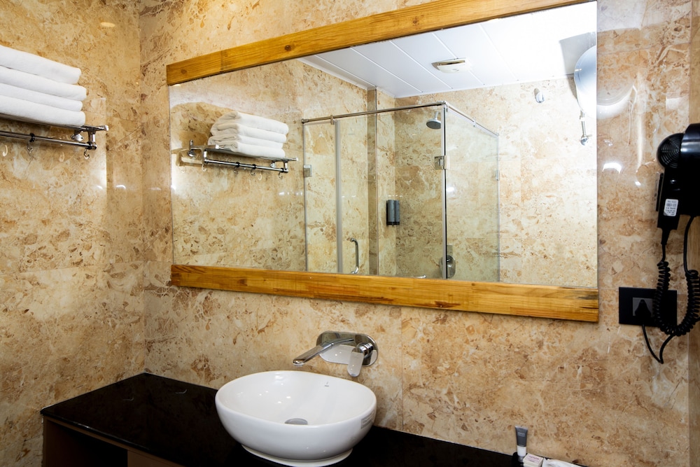 Summit Montana Suites & Spa