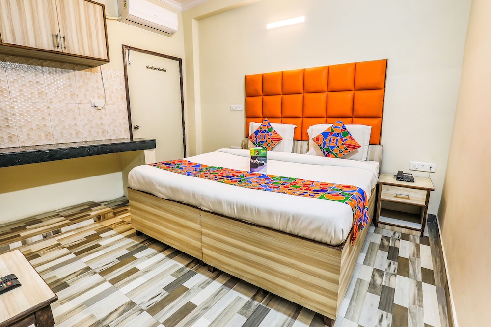 FabHotel Clink