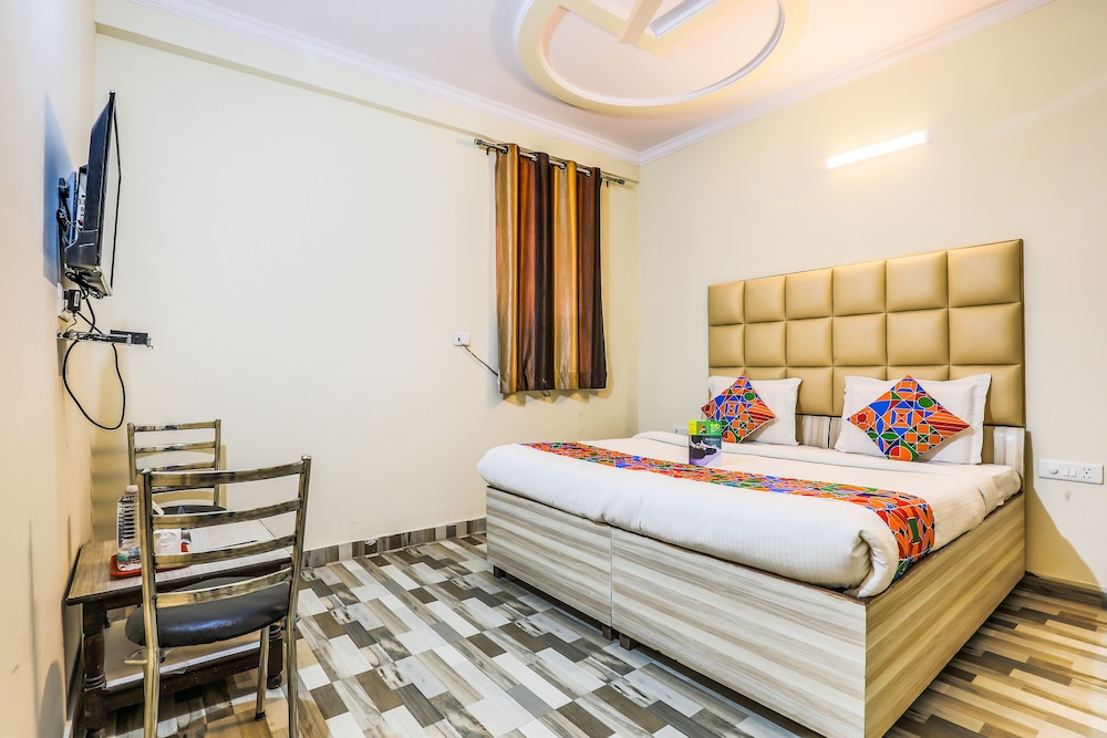 FabHotel Clink