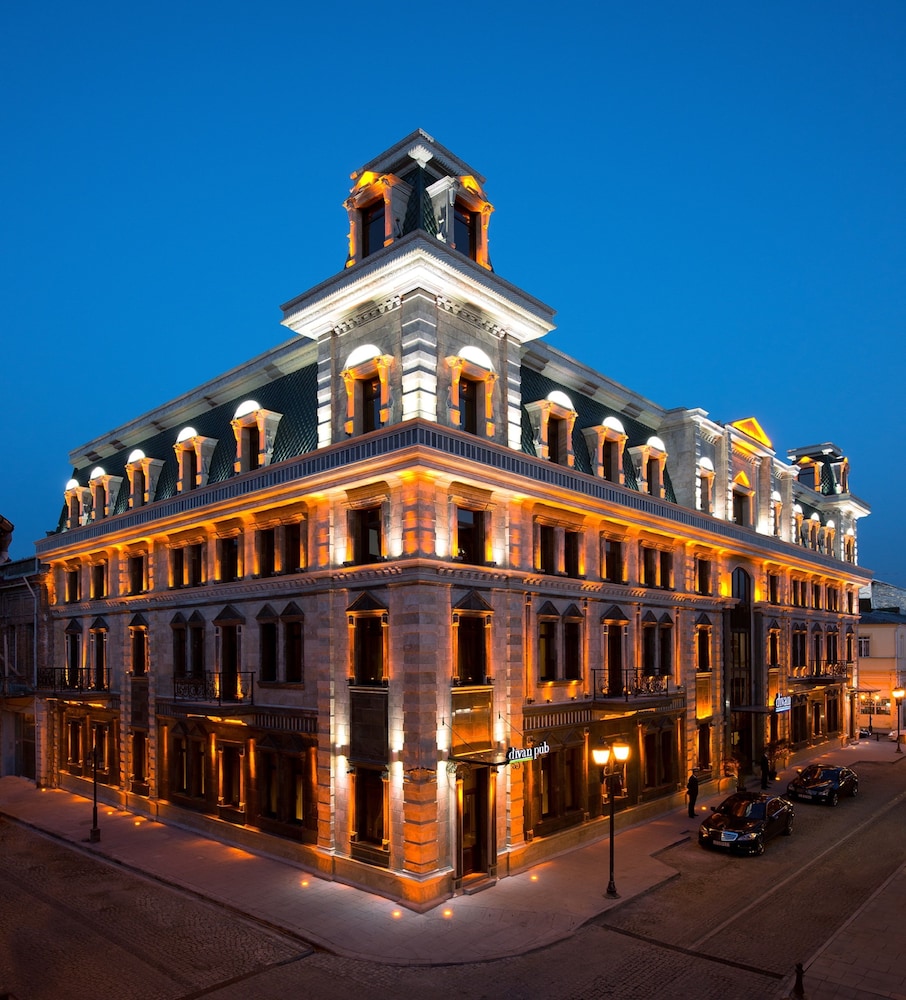 Hotel London 1889 & Casino