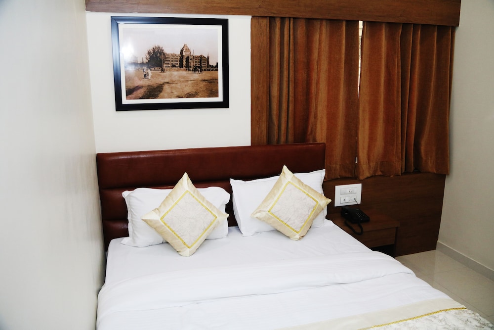 Hotel Crystal Luxury INN