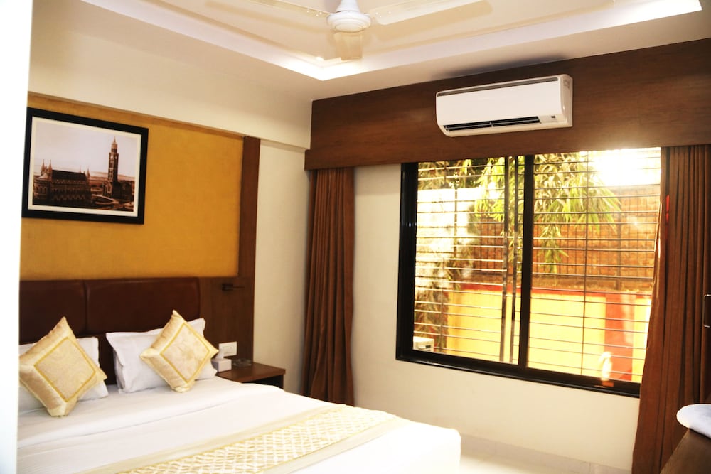 Hotel Crystal Luxury INN