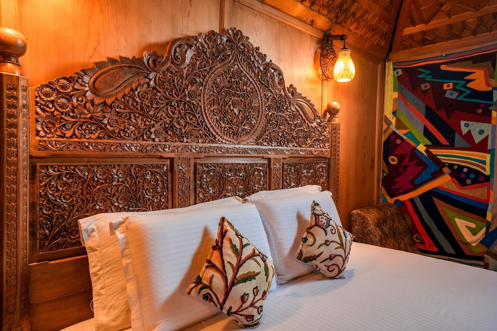 New Jacquline Heritage Houseboats