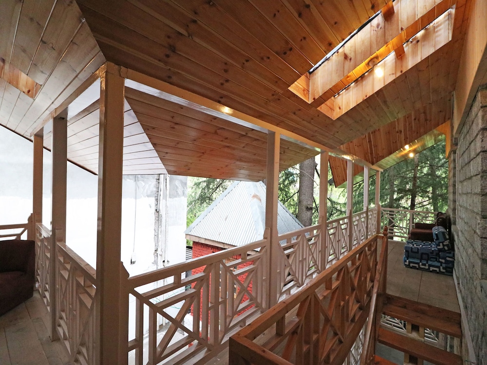 OYO 13724 Home Cosy Stay Near Mall Road