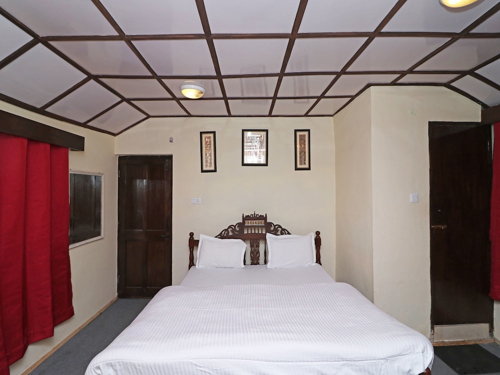 OYO 13724 Home Cosy Stay Near Mall Road