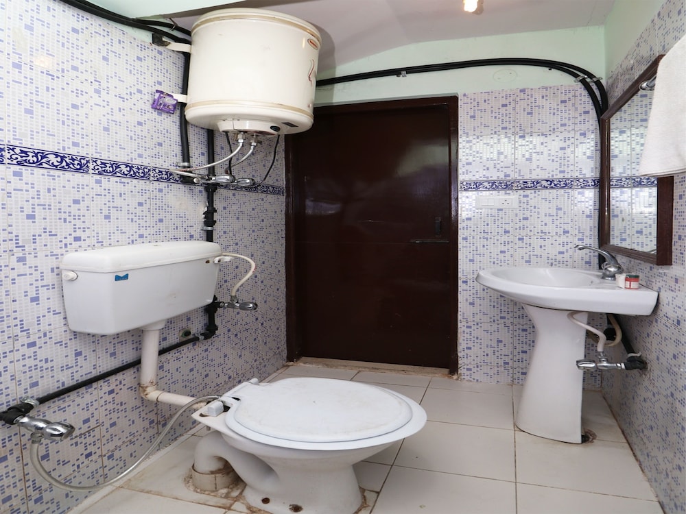 OYO 13724 Home Cosy Stay Near Mall Road