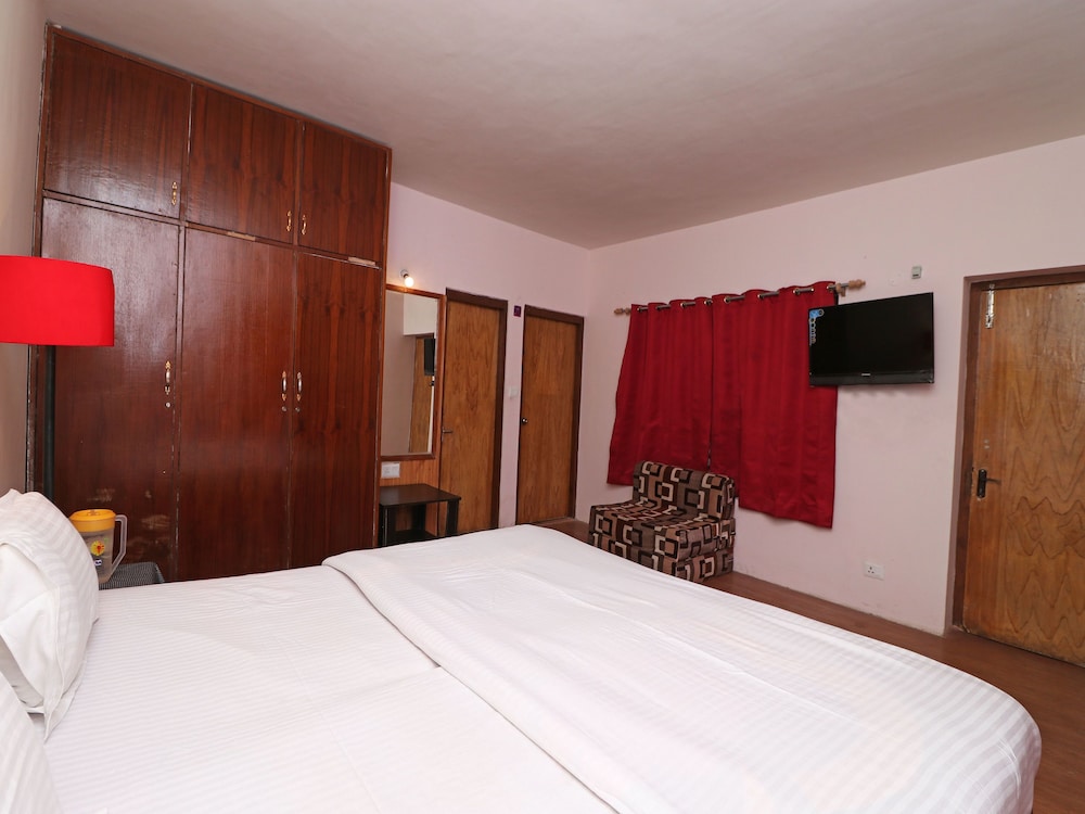 OYO 13724 Home Cosy Stay Near Mall Road