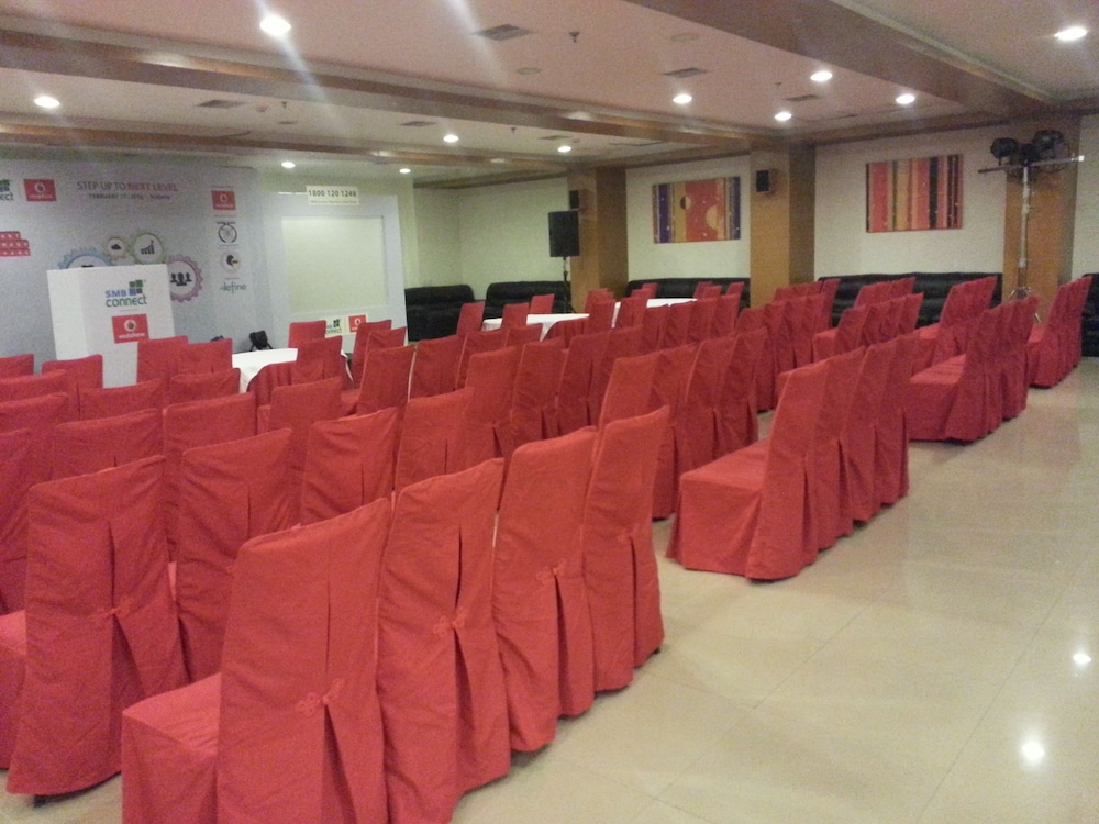 Hi 5 Hotel And Experience