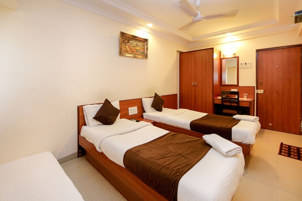 Hotel Lucky Goregaon